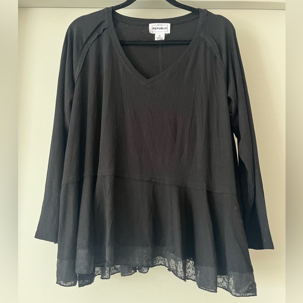 For The Republic | Ribbed Peplum V-Neck | Black | XL